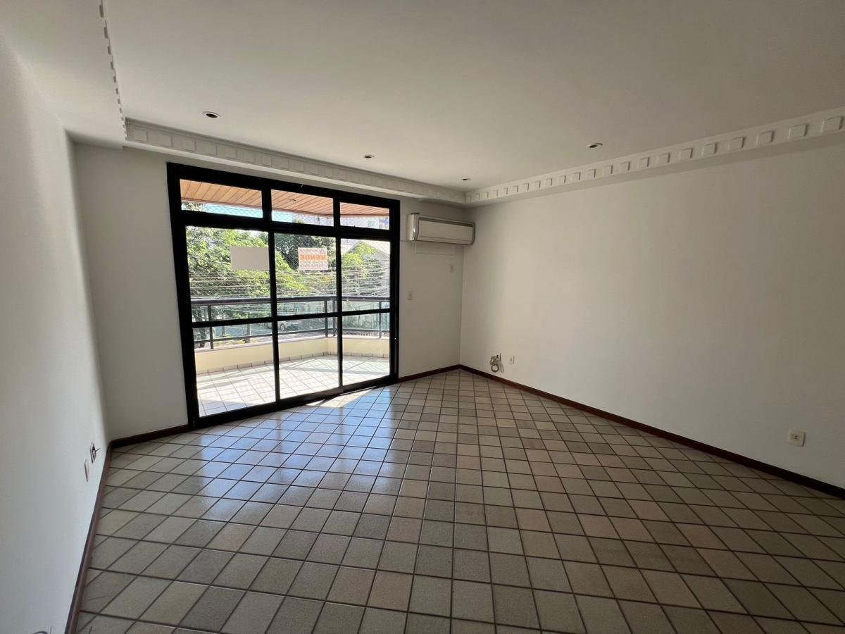 Apartamento à venda com 3 quartos, 228m² - Foto 1