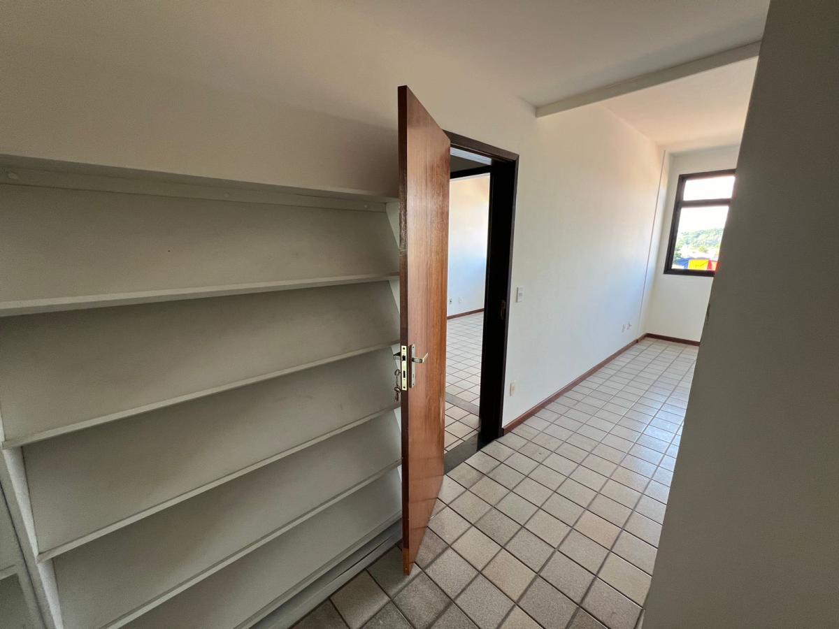 Apartamento à venda com 3 quartos, 228m² - Foto 5