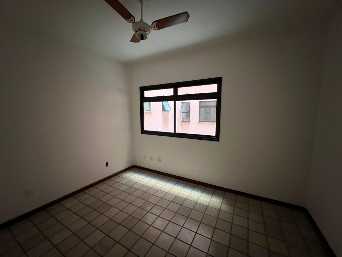 Apartamento à venda com 3 quartos, 228m² - Foto 11