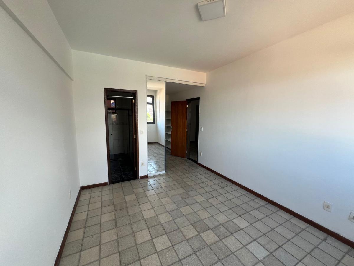 Apartamento à venda com 3 quartos, 228m² - Foto 9