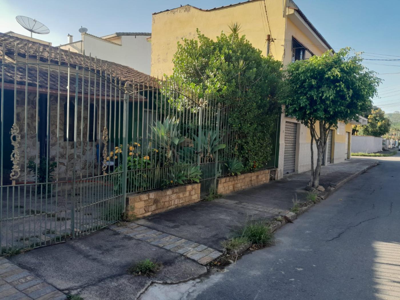 Casa à venda com 3 quartos, 300m² - Foto 1