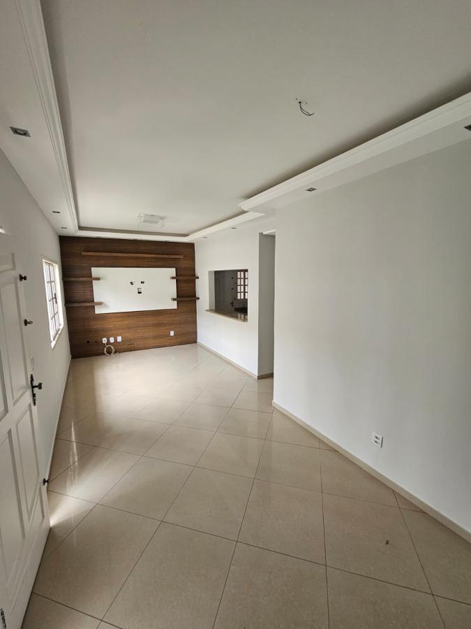 Casa à venda com 3 quartos, 294m² - Foto 2